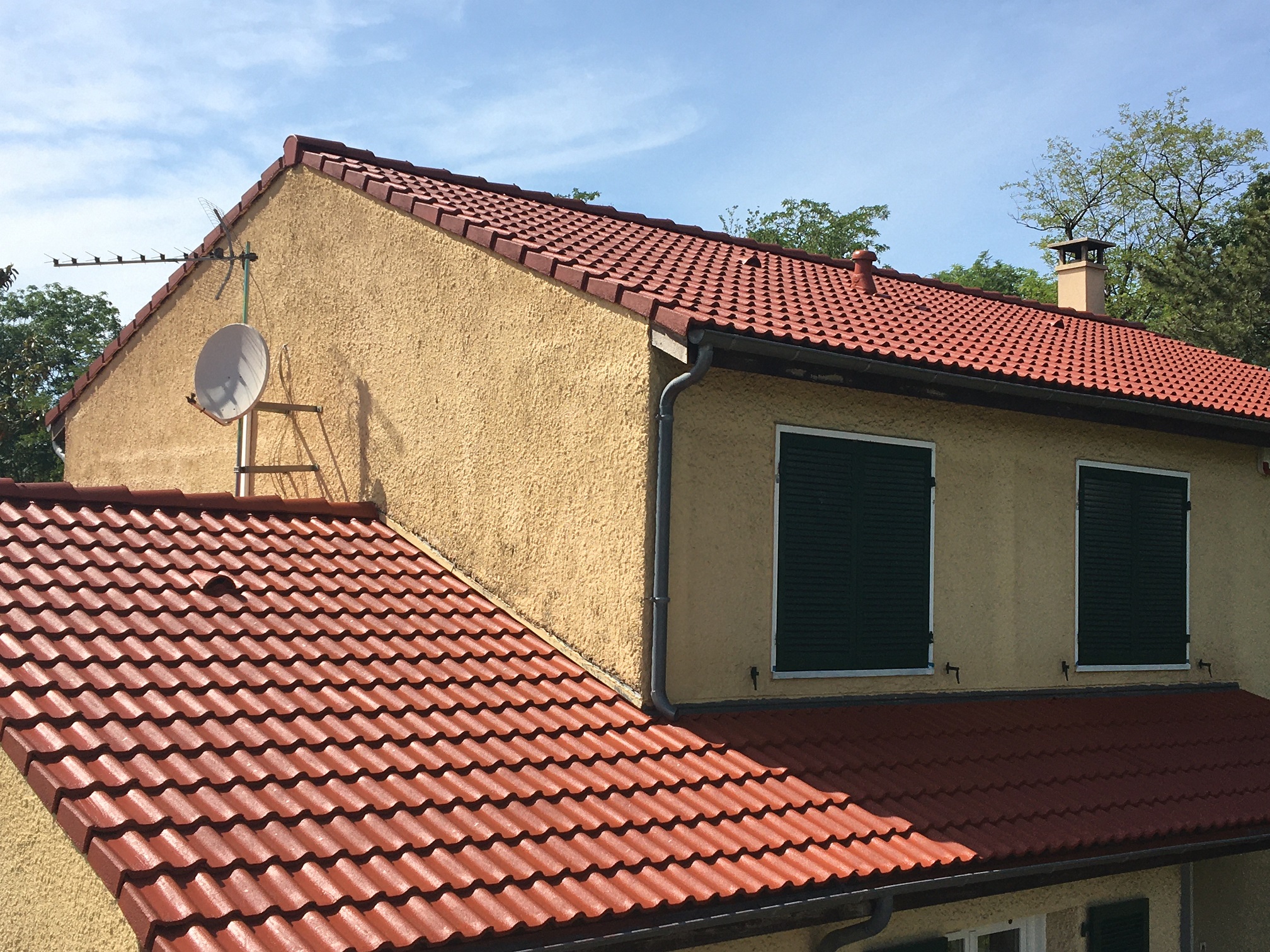 assainissant minéralisant hydrofuge non filmogène oléofuge toiture tuile Gaty Traitements Isolation Rhône Ain Isère Saône et Loire